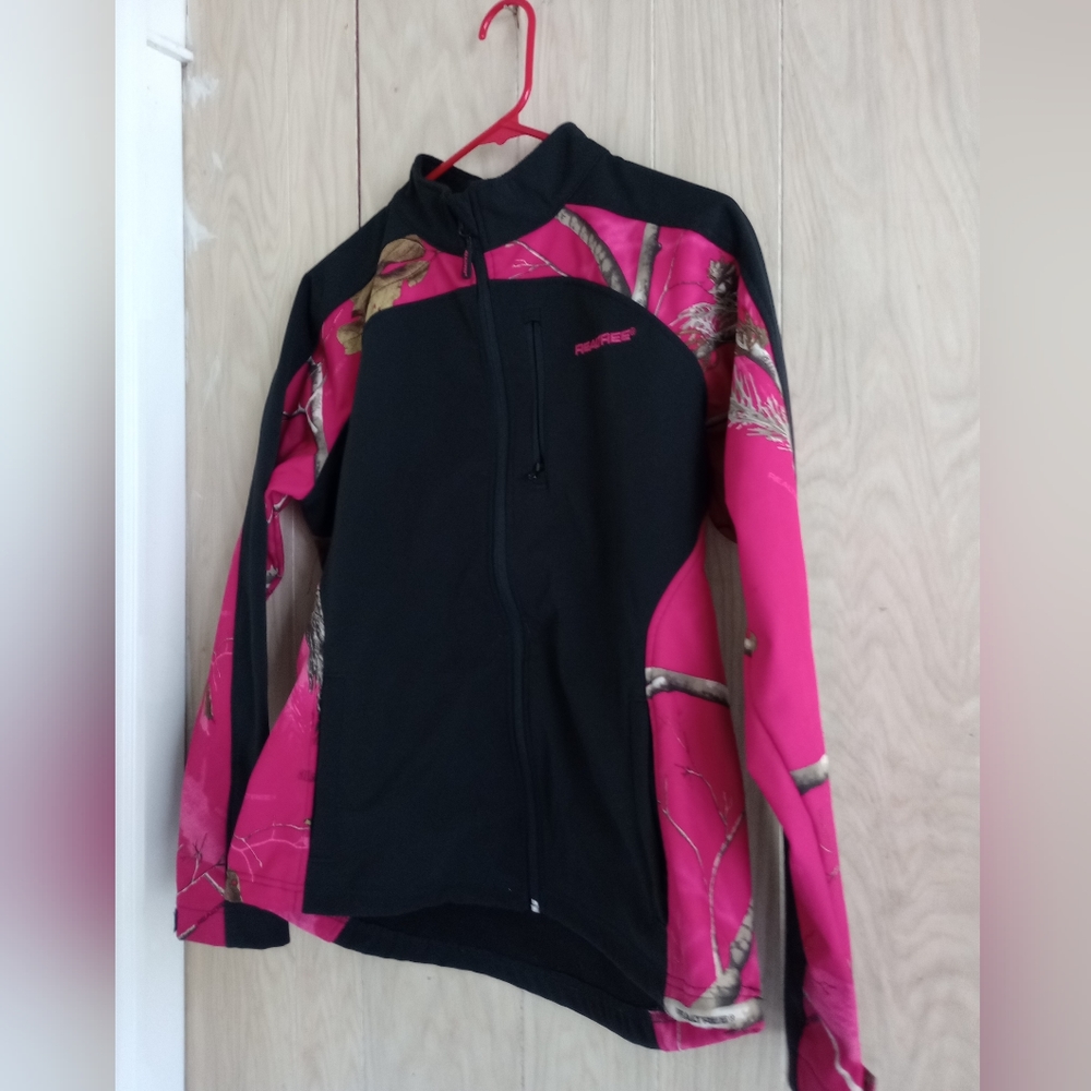 Realtree Softshell Jacket - Picture 2 of 6